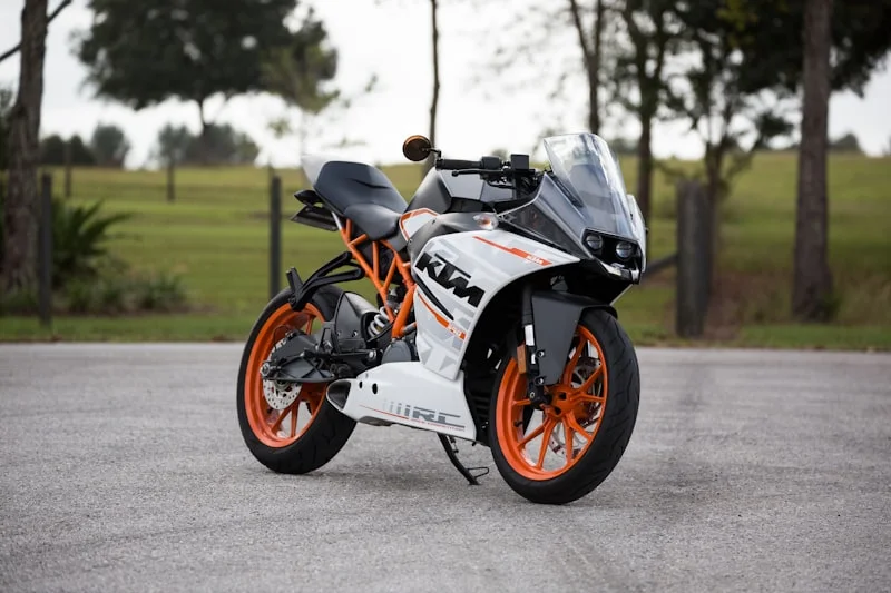 Motos & Scooters